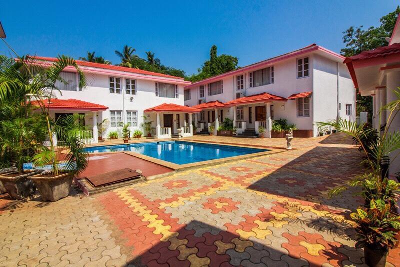 Whistling & Holiday home Vagator
